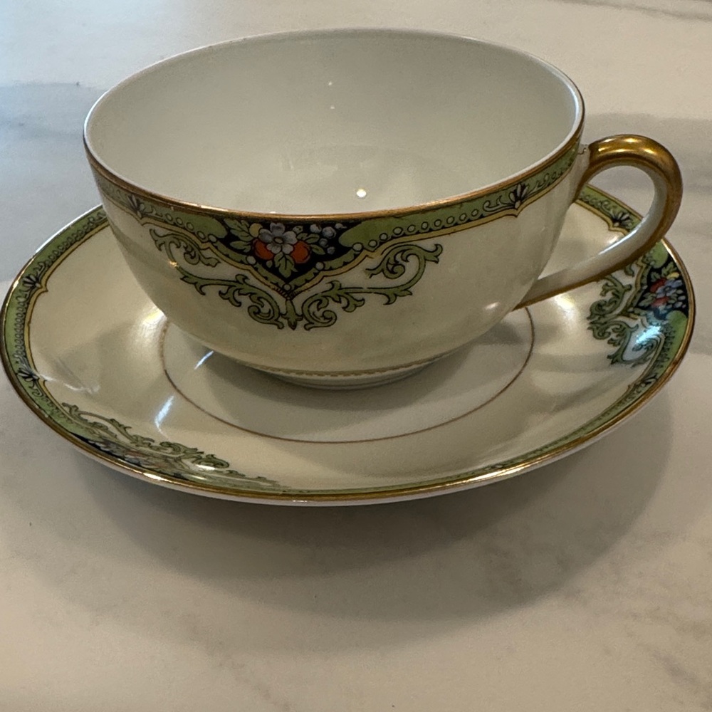 Noritake Surrey Tea/coffee cups with saucers
